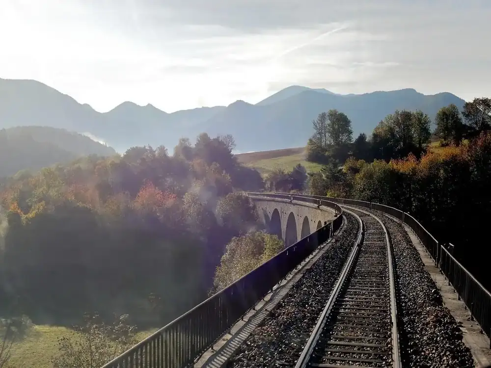 Voie banalisée sur ligne à double voie ferroviaire