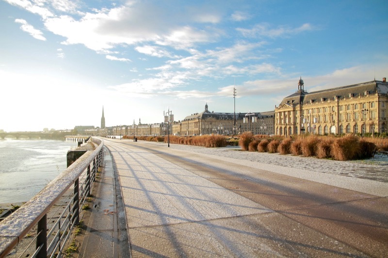 Vue panoramique de Bordeaux avec la Place de la Bourse