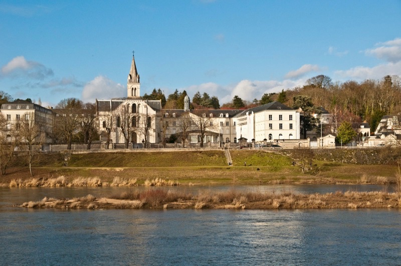 Vue panoramique de Tours avec la Loire et le château